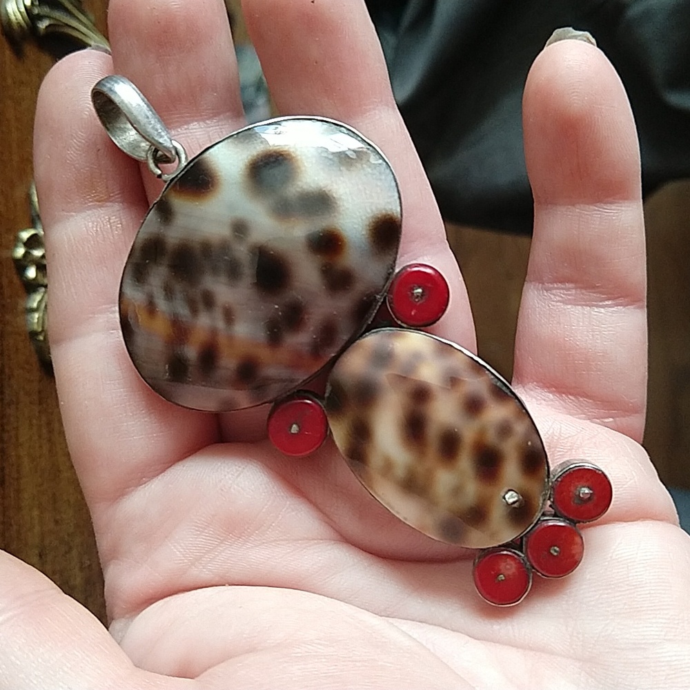 Sterling silver 925 shell and dyed red blood coral pendant charm vintage tribal